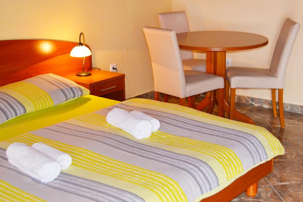 Apartments Barisic Hrvatskih Zrtava 404 Seget Vranjica Trogir Exterior photo