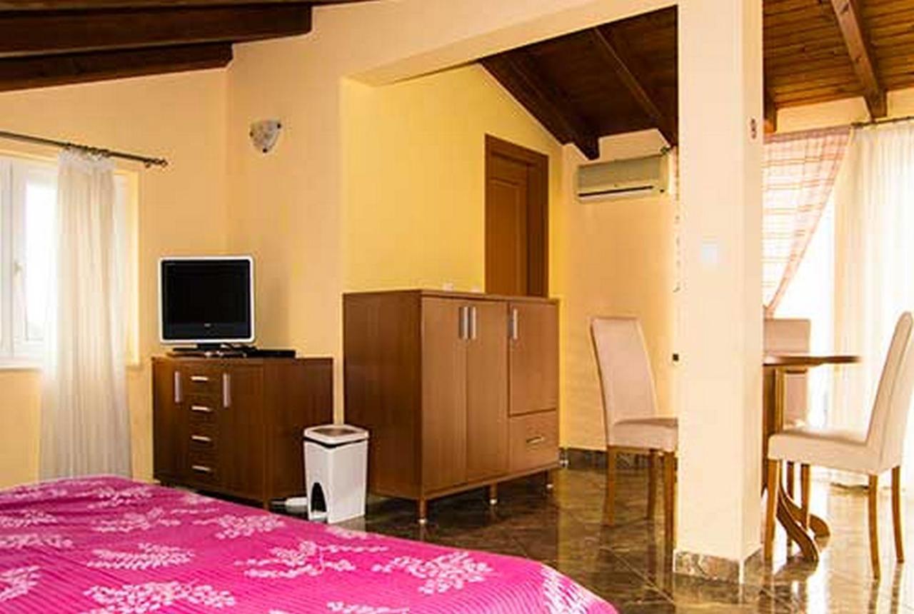 Apartments Barisic Hrvatskih Zrtava 404 Seget Vranjica Trogir Exterior photo